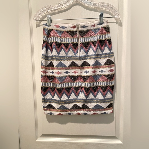 Bebe Sequined Covered Aztec Motif Sleeveless Crop Top w Matching Mini Skirt - Picture 4 of 11